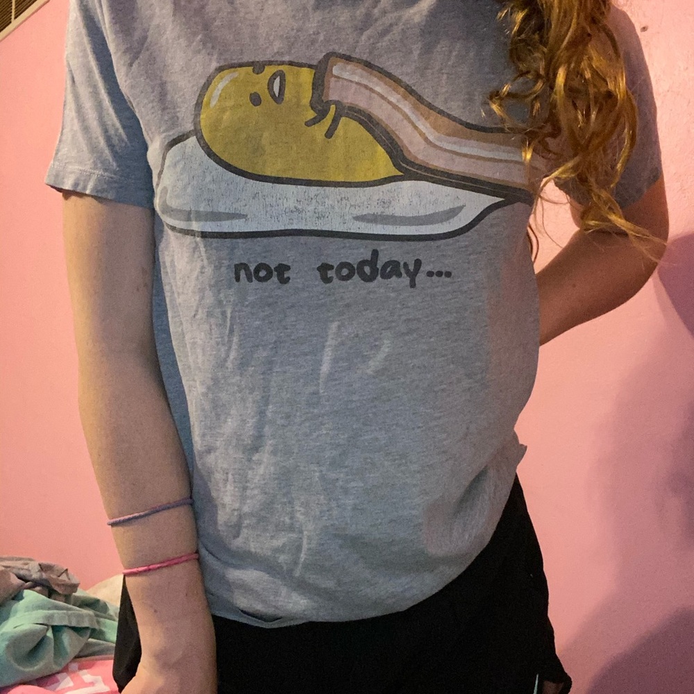 Gudetama tee